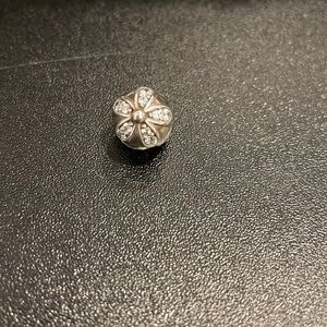 Pandora clip with sparking flower on both sides
